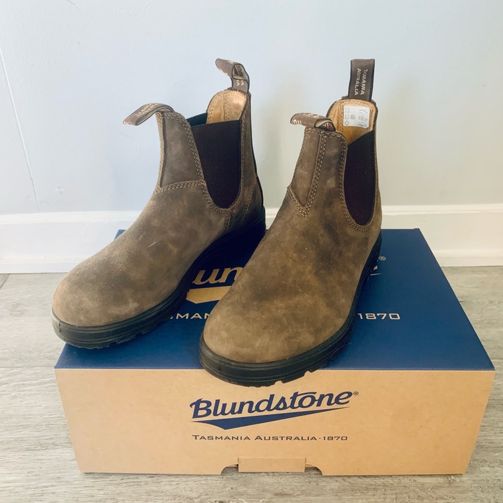 Women’s Blundstone style 585 boots suede rustic brown (size 7.5)
